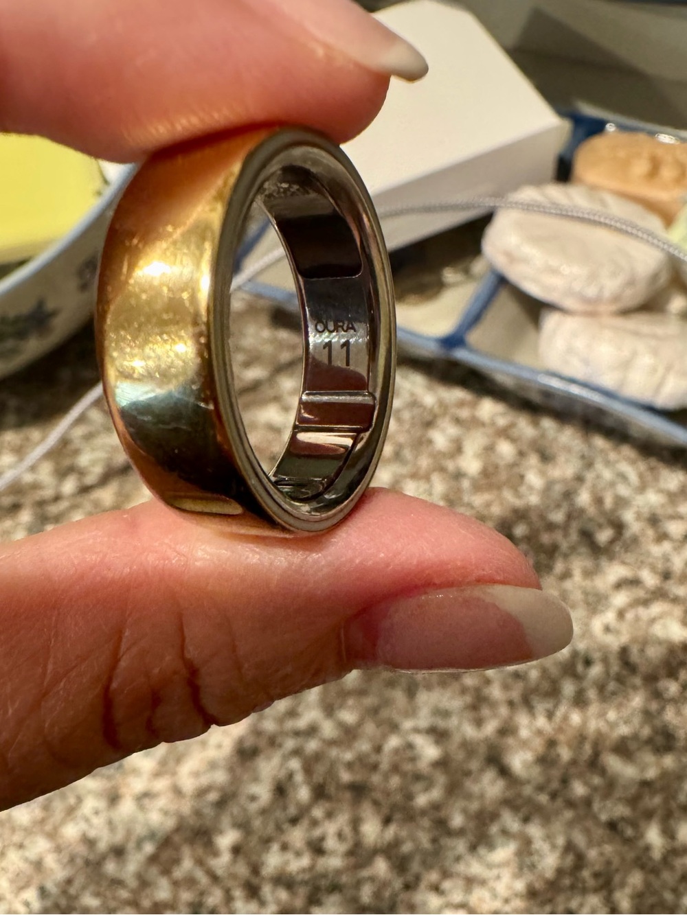 Oura Ring 4 – Gold – Size 11 - Picture 6 of 13